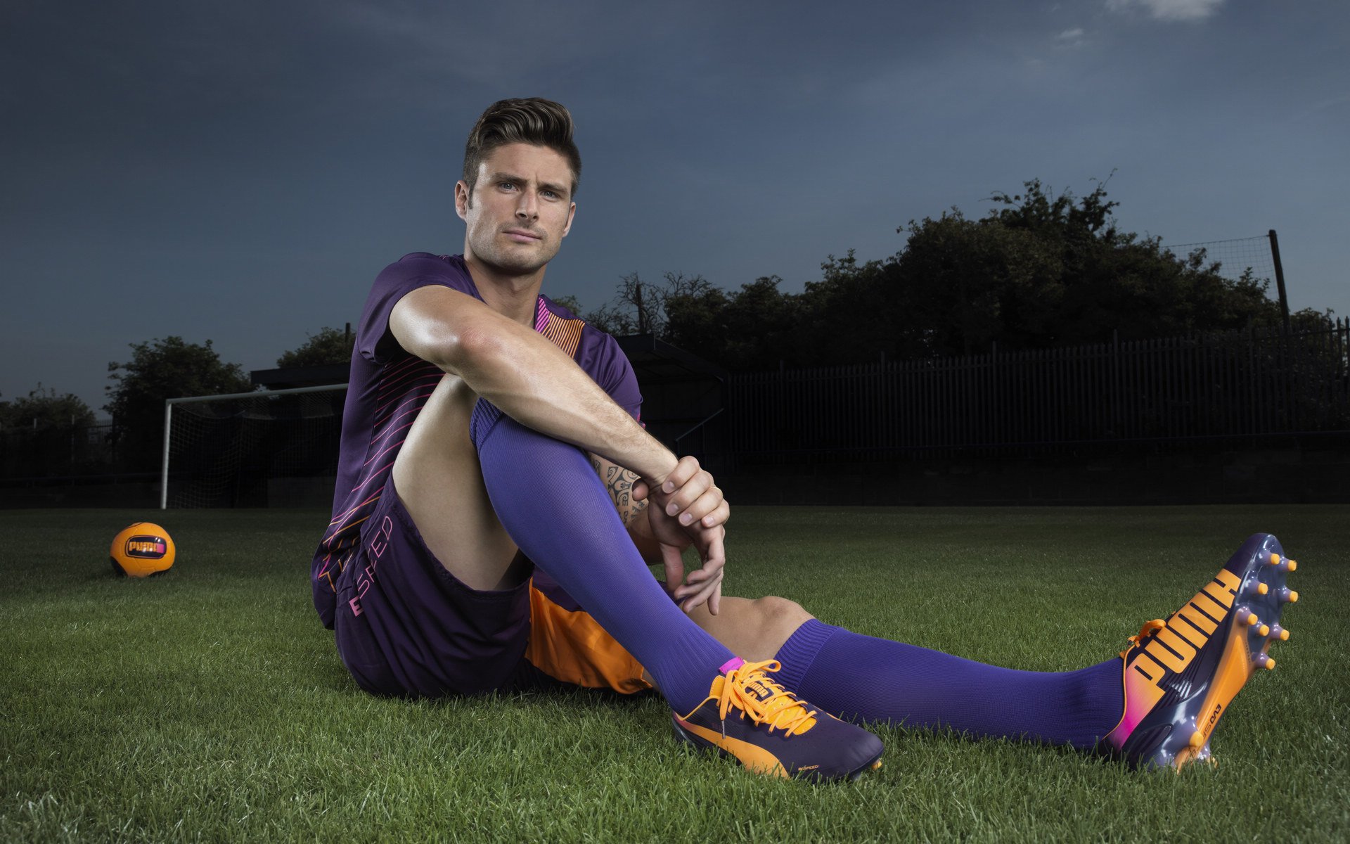 英超裁判判罚透明度提升，增强比赛信任，英超裁判出牌